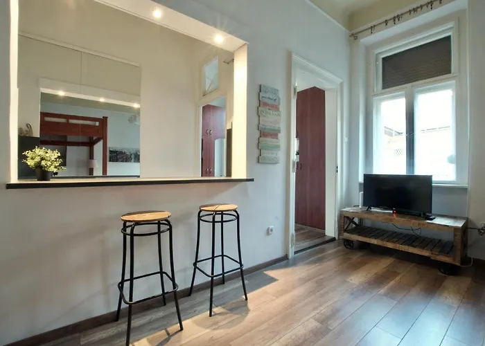 Standard By Hi5 - Nyugati Square Apartmán